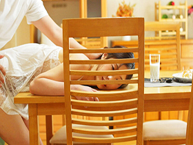 むしゃぶりママ　小松杏 サンプル動画サムネイル